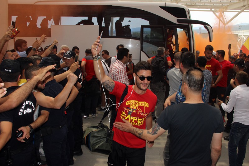 Göztepe şampiyon gibi uğurlandı