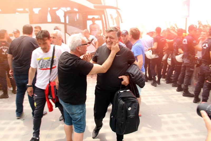 Göztepe şampiyon gibi uğurlandı