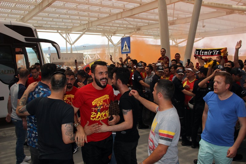 Göztepe şampiyon gibi uğurlandı