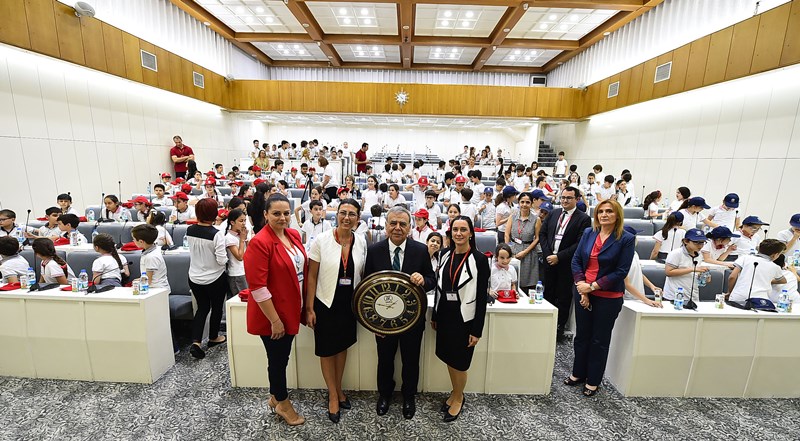 Çocuklar sordu, Başkan anlattı