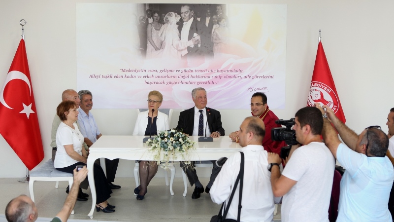 Bornova'da Aydoğan'ı duygulandıran vefa