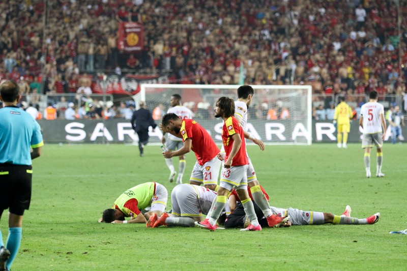 Göztepe Süper Lig’e yükseldi!