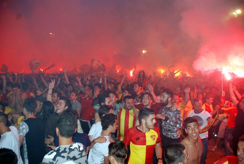 İzmirliler sabaha kadar uyumadı