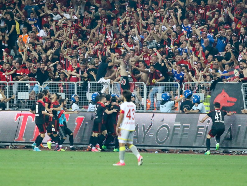 Göztepe Süper Lig’e yükseldi!