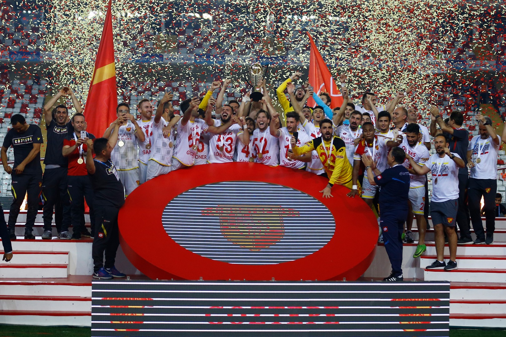 Göztepe Süper Lig’e yükseldi!