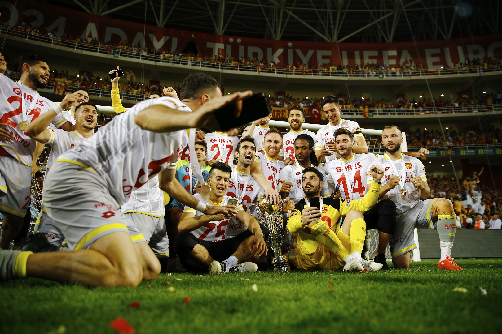 Göztepe Süper Lig’e yükseldi!