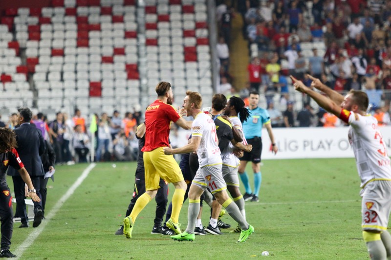 Göztepe Süper Lig’e yükseldi!