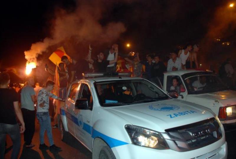İzmirliler sabaha kadar uyumadı