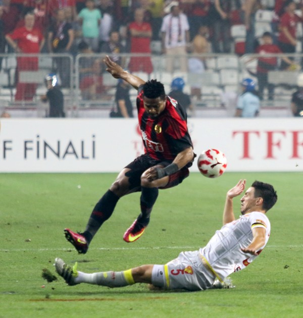 Göztepe Süper Lig’e yükseldi!