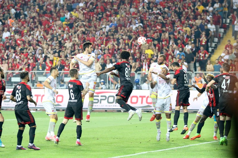 Göztepe Süper Lig’e yükseldi!