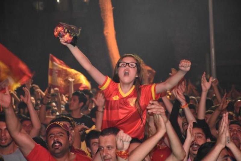 İzmirliler sabaha kadar uyumadı
