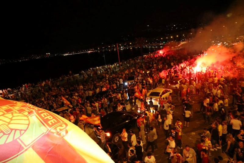 İzmirliler sabaha kadar uyumadı