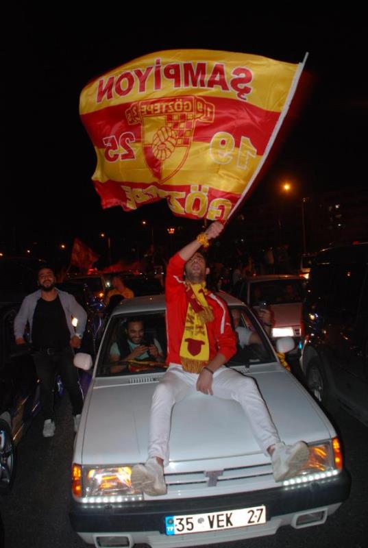 İzmirliler sabaha kadar uyumadı