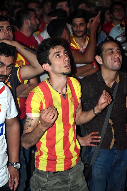 İzmirliler sabaha kadar uyumadı