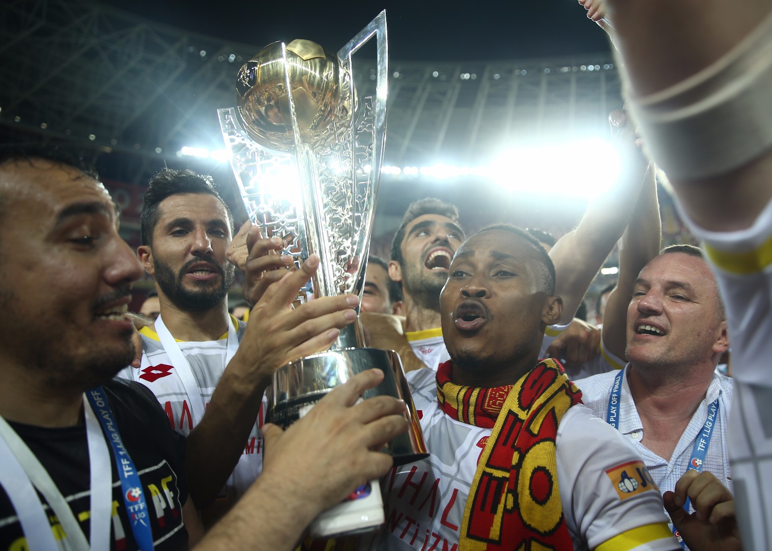 Göztepe Süper Lig’e yükseldi!