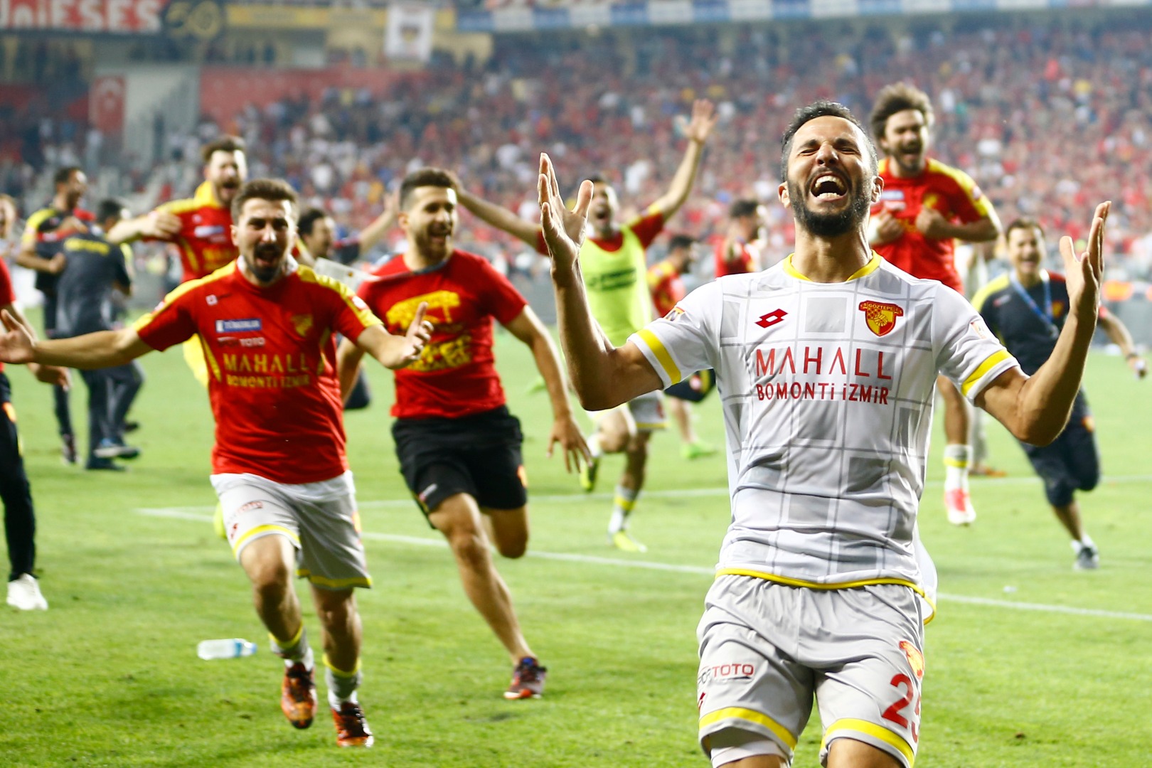 Göztepe Süper Lig’e yükseldi!