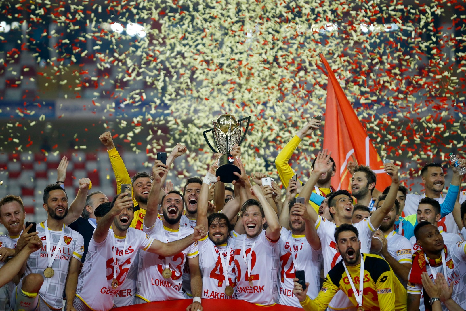 Göztepe Süper Lig’e yükseldi!
