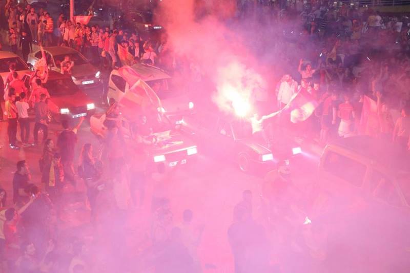 İzmirliler sabaha kadar uyumadı