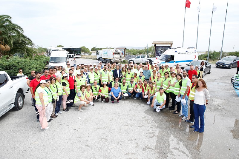 Çiğli sahilinde büyük temizlik harekatı