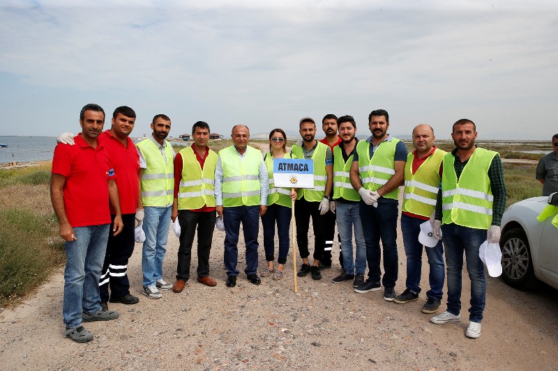 Çiğli sahilinde büyük temizlik harekatı