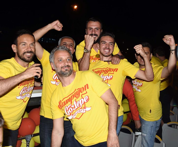 Şampiyon taraftarıyla buluştu