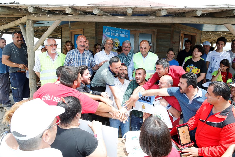 Çiğli sahilinde büyük temizlik harekatı