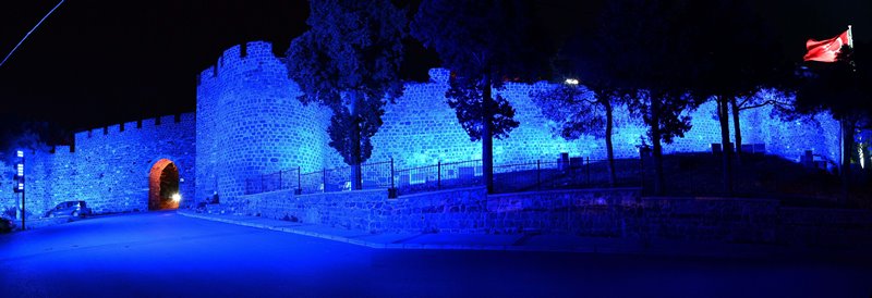 Kadifekale geceleri de parlıyor