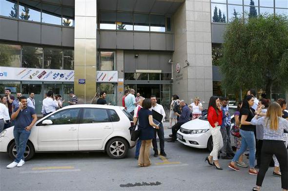 Deprem İzmir'de panik yarattı