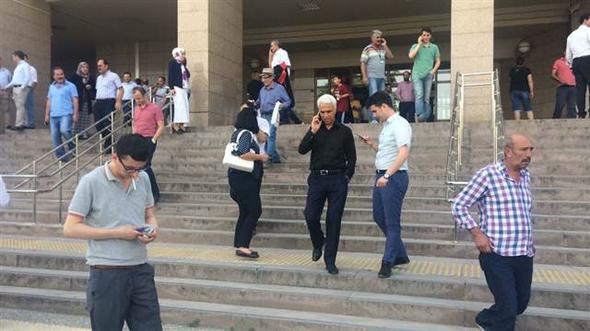 Deprem İzmir'de panik yarattı