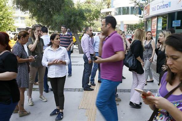 Deprem İzmir'de panik yarattı