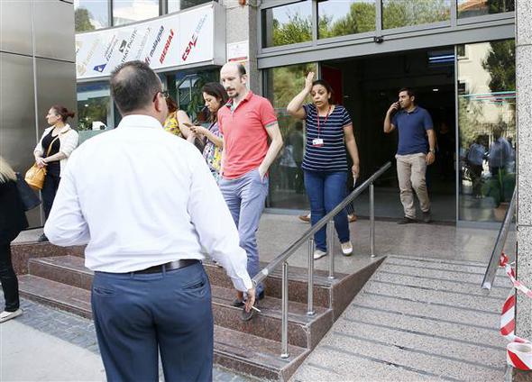 Deprem İzmir'de panik yarattı