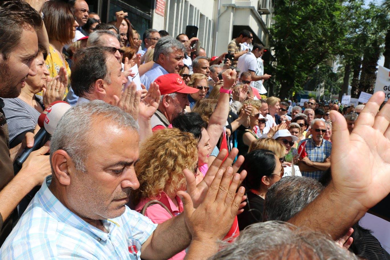 CHP 'adalet' için toplandı