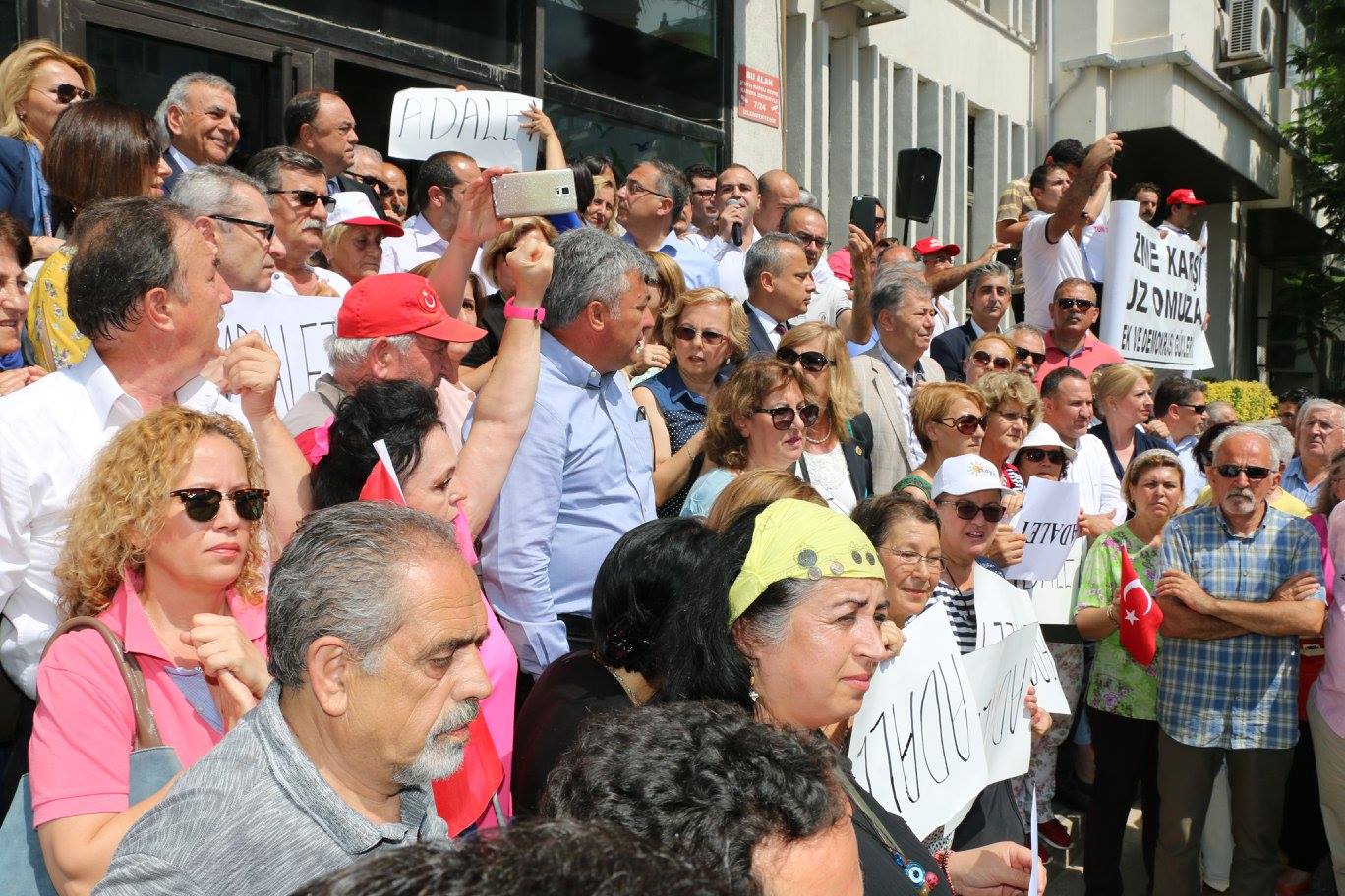 CHP 'adalet' için toplandı