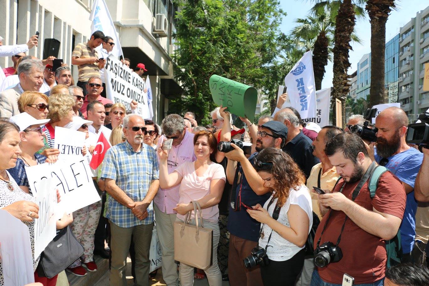 CHP 'adalet' için toplandı