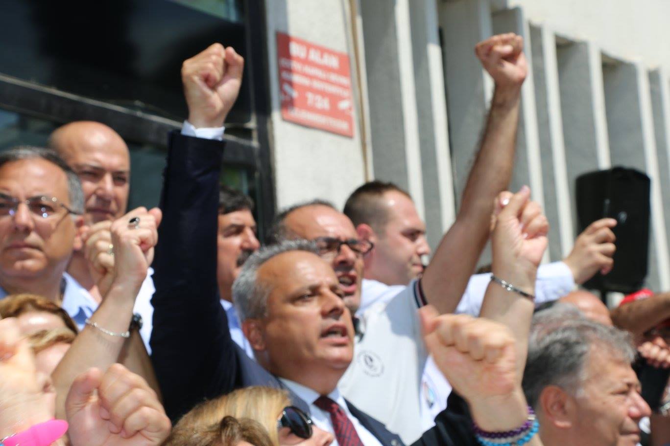 CHP 'adalet' için toplandı