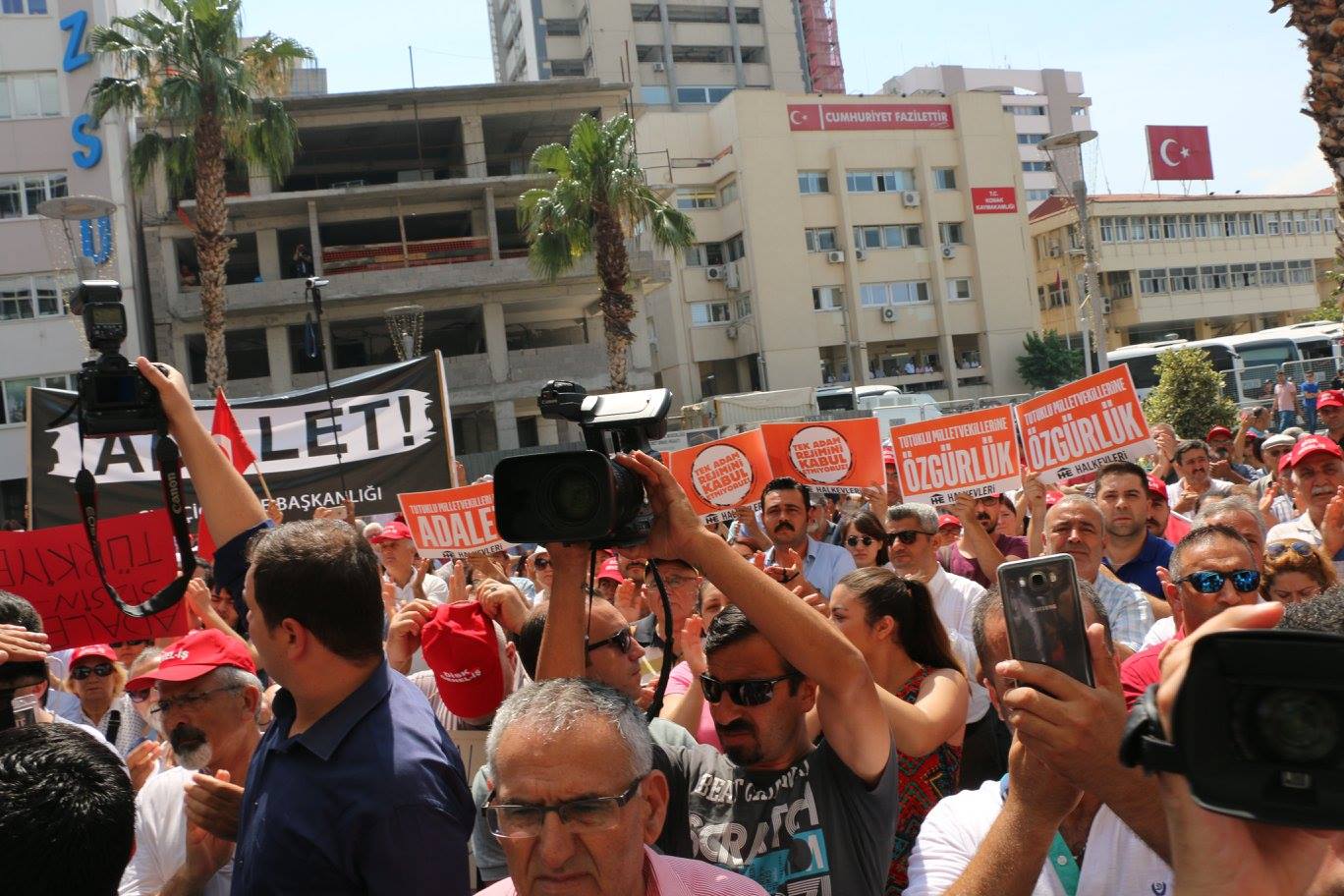 CHP 'adalet' için toplandı