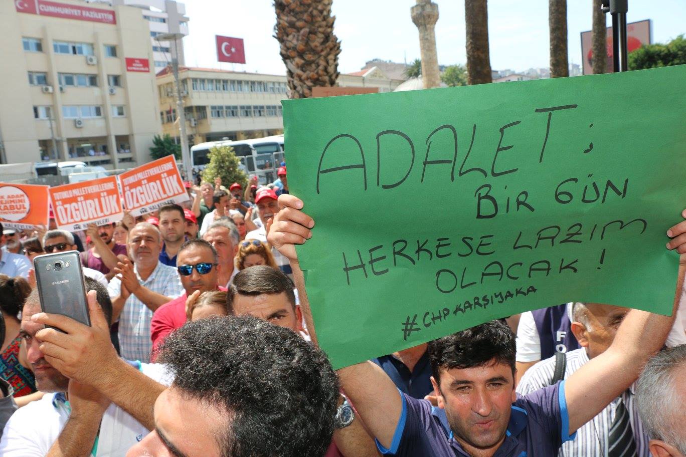 CHP 'adalet' için toplandı