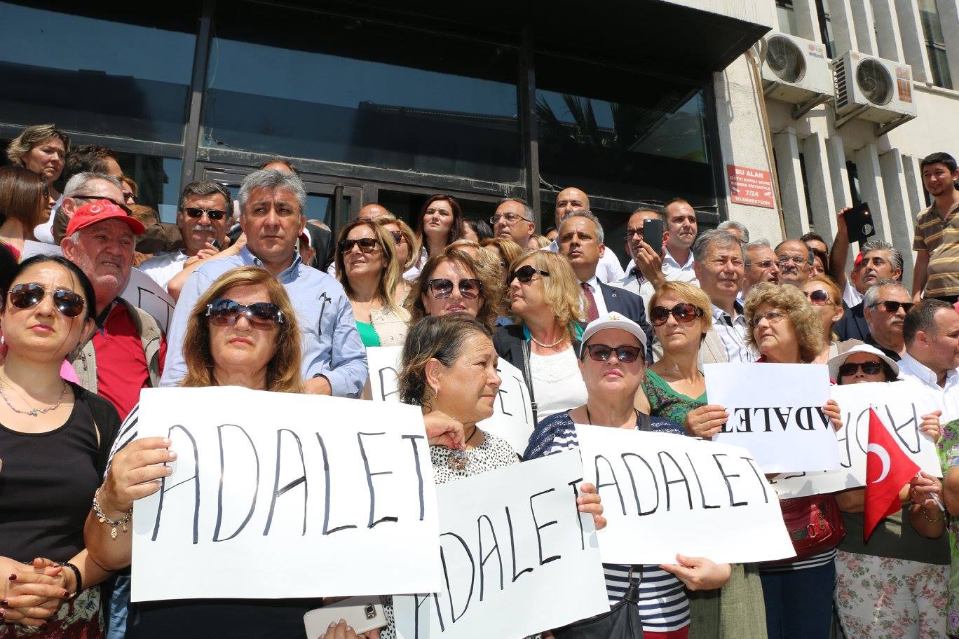 CHP 'adalet' için toplandı