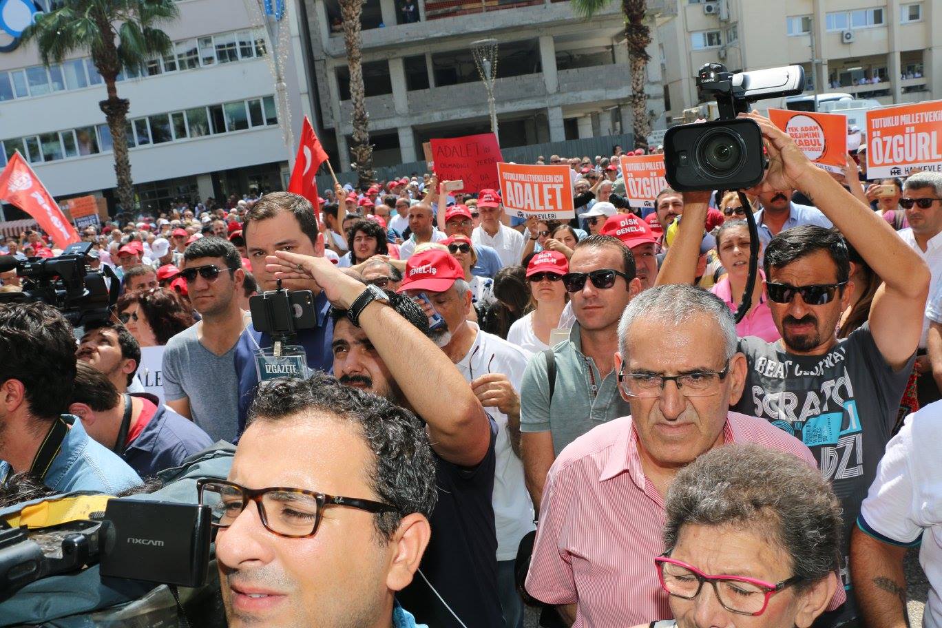 CHP 'adalet' için toplandı
