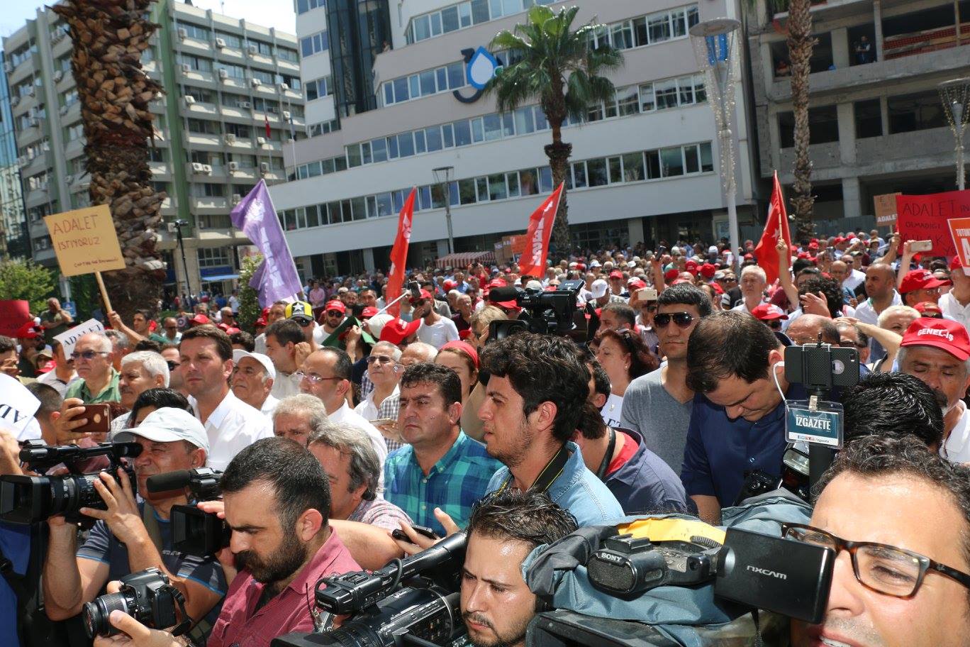 CHP 'adalet' için toplandı