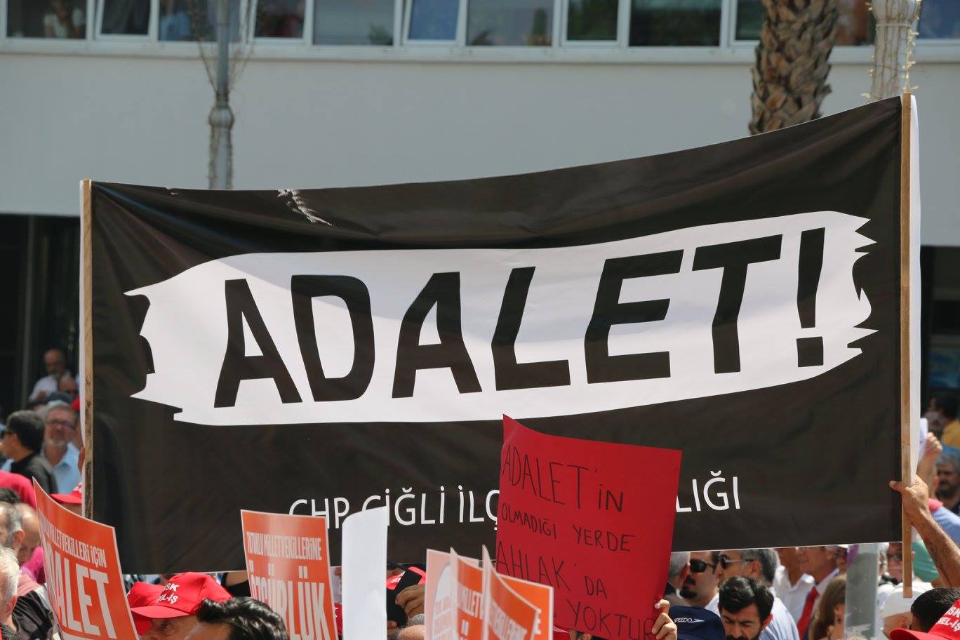 CHP 'adalet' için toplandı