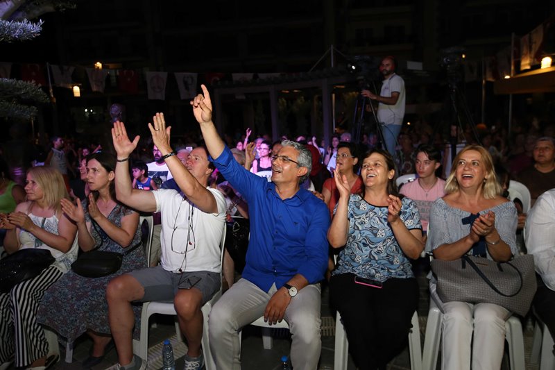 Karşıyaka’nın parklarında ‘konser’ zamanı