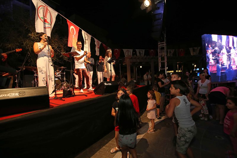 Karşıyaka’nın parklarında ‘konser’ zamanı