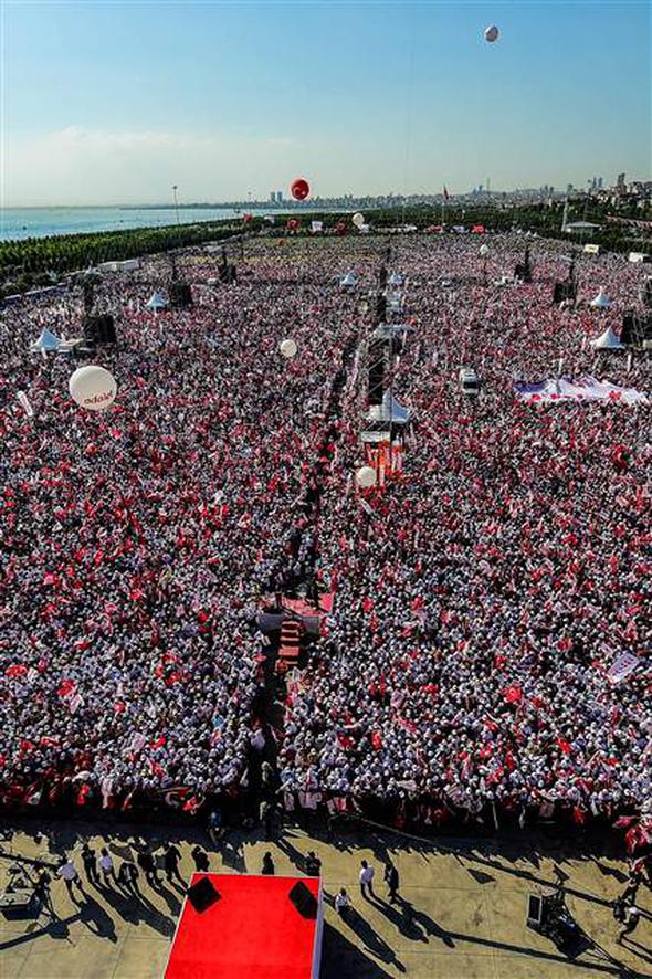 Dünya Maltepe mitingini bu fotoğraflarla izledi