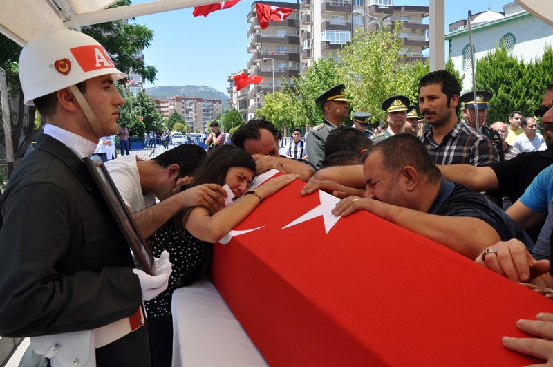 İzmir şehitlerini son yolculuğuna uğurladı