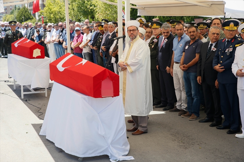 İzmir şehitlerini son yolculuğuna uğurladı