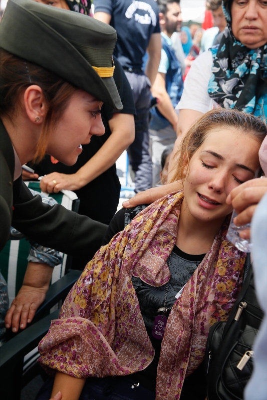 İzmir şehitlerini son yolculuğuna uğurladı