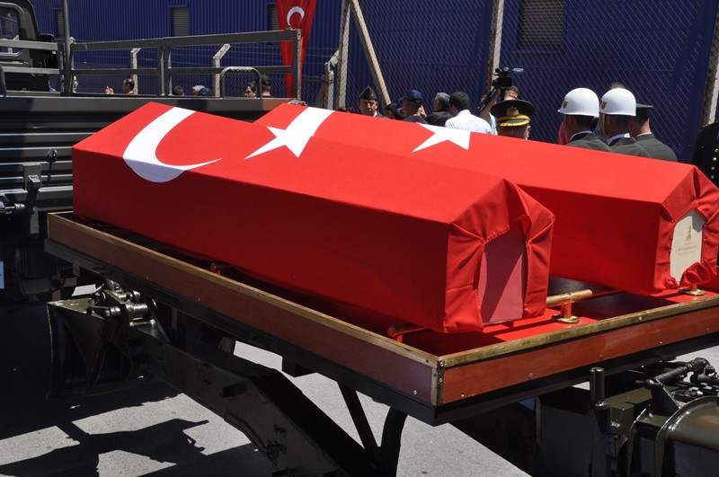 İzmir şehitlerini son yolculuğuna uğurladı
