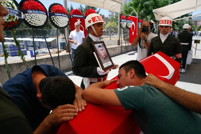 İzmir şehitlerini son yolculuğuna uğurladı