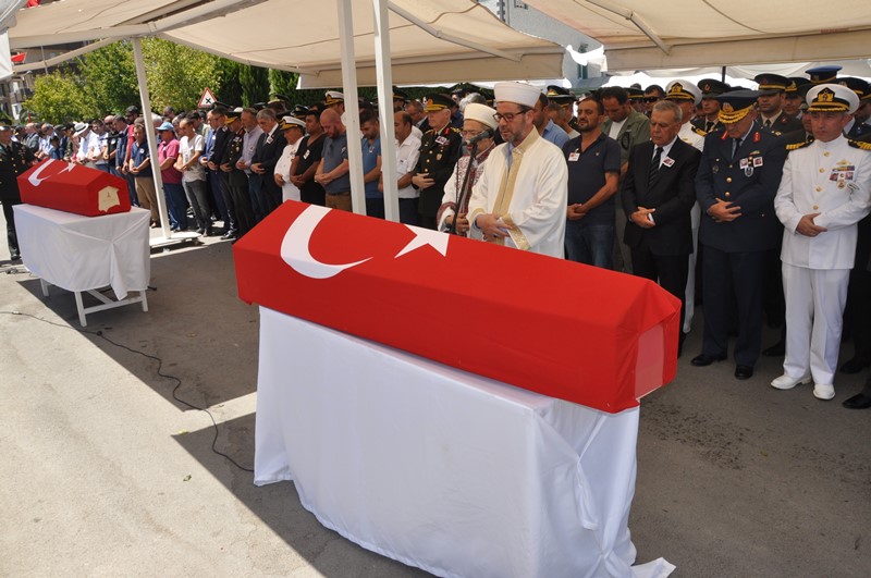 İzmir şehitlerini son yolculuğuna uğurladı